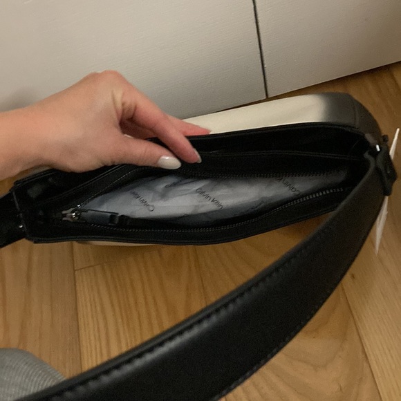 Calvin Klein Shoulder Bag - Picture 7 of 8